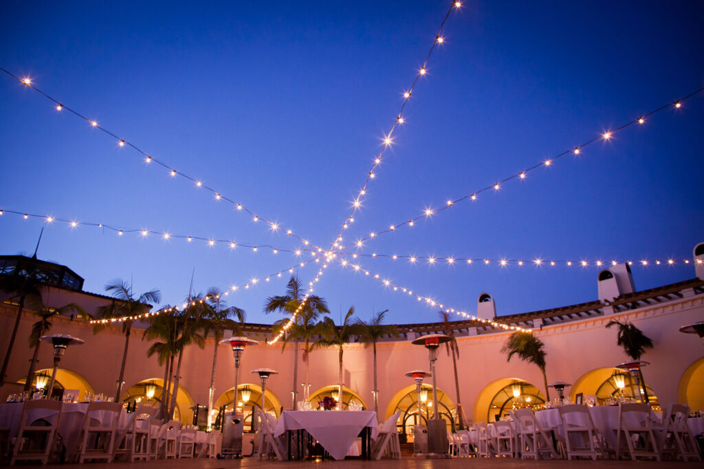 cordoniera con lampade led in terrazza ristorante